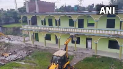 अलकायदा प्रकरणी 3 मदरशांवर बुलडोजर; 37 जणांना अटक; दहशतवाद्यांबरोबर संबंध असल्याने अनेकांना ताब्यात