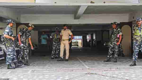 Income Tax Raid : उत्तर प्रदेशपासून दिल्लीपर्यंत 22 ठिकाणी धाडी; आयकर विभागाच्या जाळ्यात कोण कोण?