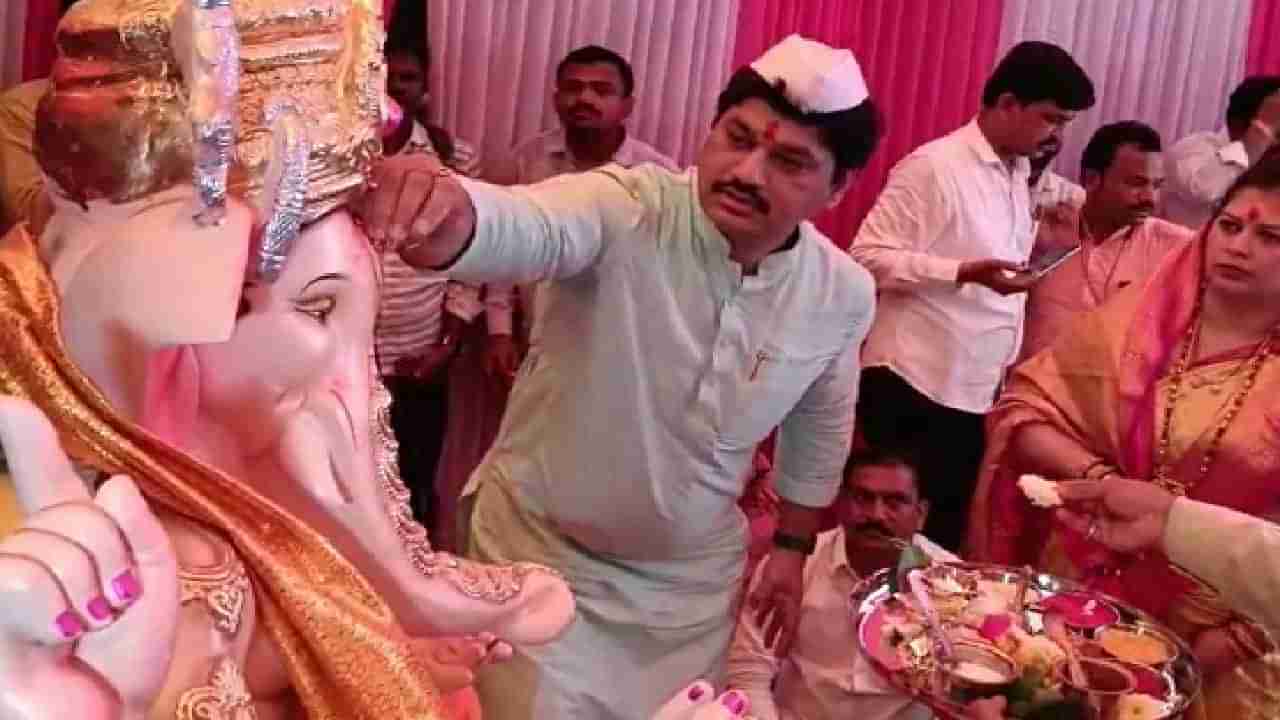 Dhananjay Munde | विघ्नहर्त्या, जीवाभावाची माणसं तुटू देऊ नकोस, धनंजय मुंडेंची गणरायाला प्रार्थना, पहा भाऊंचा बाप्पा!