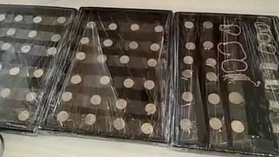 मजुरांना लागली लॉटरी, तब्बल 86 सोन्याची नाणी आपआपसांतच वाटली! ढिगारा उपसायला गेले, लखपती होऊन आले