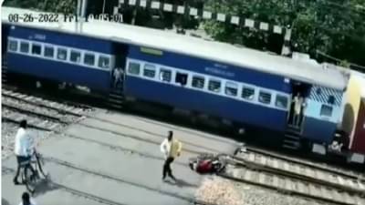 काळ आला होता पण...जीवावरचं संकट बाईकवर बेतलं, असा वाचवला स्वतःचा जीव