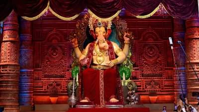 लालबागच्या राजाच्या दर्शनाला तुफान गर्दी