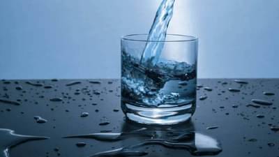 Health hot water : रिकाम्या पोटी गरम पाणी प्यायल्याने खरंच वजन कमी होतं का? जाणून घ्या सत्य