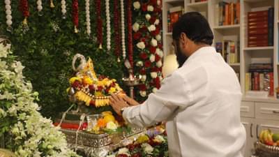 CM Eknath Shinde: दया कुछ तो गडबड है, मुख्यमंत्र्यांवर टीका करण्यासाठी दादा आणि ताईंमध्ये स्पर्धा, एकनाथ शिंदे गटाचा निशाणा कुणावर?