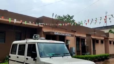 आई-वडिलांच्या भांडणात पडली मुलगी, बापाने केले असे काही ऐकून धक्काच बसेल