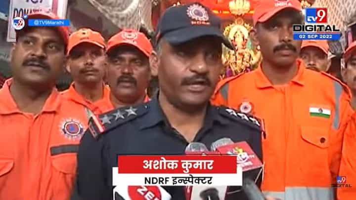 Lal baugcha Raja | नैसर्गिक संकटाचा सामना करण्यासाठी लालबागच्या राजाच्या सेवेत NDRF Lal baugcha Raja | नैसर्गिक संकटाचा सामना करण्यासाठी लालबागच्या राजाच्या सेवेत NDRF