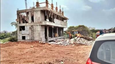 Pune Encroachment : वक्फ बोर्डाच्या जमिनीवर झालेलं अनधिकृत बांधकाम महापालिकेनं पाडलं, इम्तियाज जलील यांनी उठवला होता आवाज