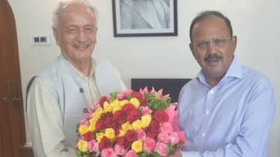 Bhagarsingh Koshyari : अजित डोवाल यांनी घेतली राज्यपाल भगतसिंह कोश्यारी यांची भेट! भेटीचं नेमकं कारण काय?