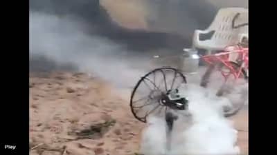 Video : जनावरांच्या गोठ्यात जाळं आणि धुर संगट, शेतकऱ्याचा गावठी जुगाड व्हायरल