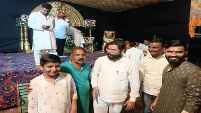 Pune : पुणे तिथे काय उणे, पुण्यातल्या डुप्लिकेट मुख्यमंत्र्यांना आरतीची आमंत्रणे