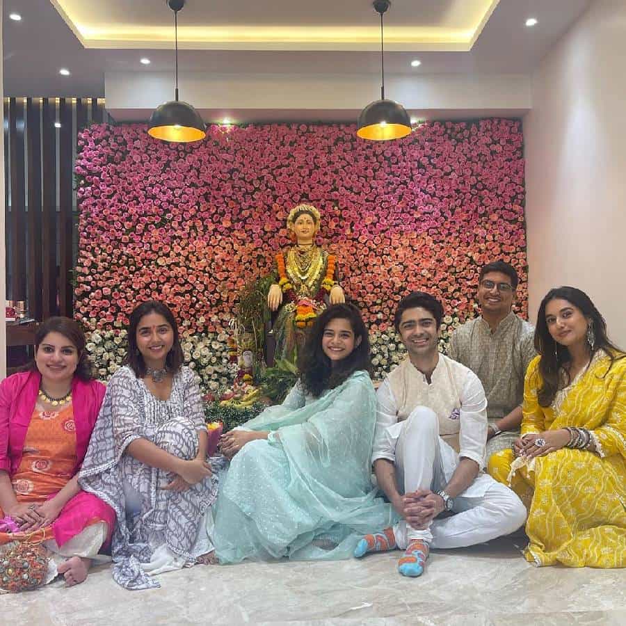 अभिनेत्री मिथिला पालकर हिने तिच्या इन्स्टाग्रामला गणपतीनिमित्त काही फोटो शेअर केले आहेत.