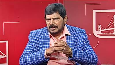 Ramdas Athwale : उद्धव ठाकरेंनी बीकेसी किंवा इतर कुठेतरी दसरा मेळावा घ्यावा, शिंदेंची सेनाच खरी; आठवलेंचा शिवसेनेला टोला