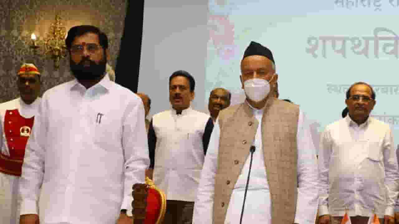 मुख्यमंत्री आणि राज्यपालांची भेट होणार, एकनाथ शिंदे राजभवनाकडे रवाना मुख्यमंत्री आणि राज्यपालांची भेट होणार, एकनाथ शिंदे राजभवनाकडे रवाना