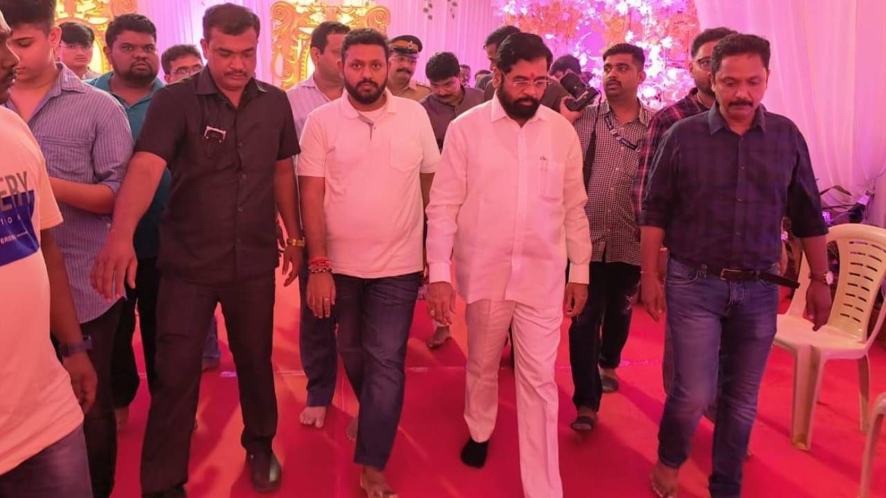 बीएमसीत शिंदे गटाची ताकद वाढली! अजून एक माजी नगरसेवक शिंदे गटाच्या वाटेवर, वडाळ्यात शिवसेनेला धक्का बीएमसीत शिंदे गटाची ताकद वाढली! अजून एक माजी नगरसेवक शिंदे गटाच्या वाटेवर, वडाळ्यात शिवसेनेला धक्का