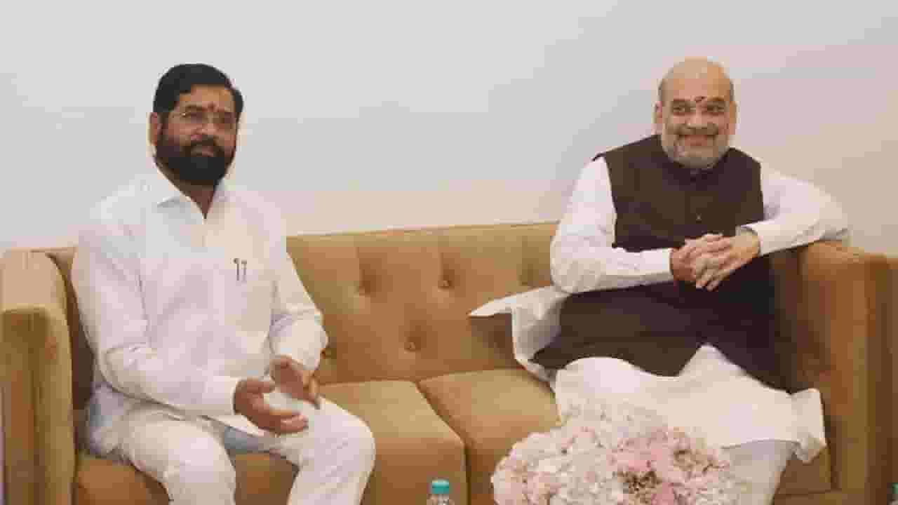 अमित शाह म्हणाले गद्दारांना त्यांची जागा दाखवा!, एकनाथ शिंदेंनी स्पष्टीकरण दिलं, म्हणाले... अमित शाह म्हणाले गद्दारांना त्यांची जागा दाखवा!, एकनाथ शिंदेंनी स्पष्टीकरण दिलं, म्हणाले...