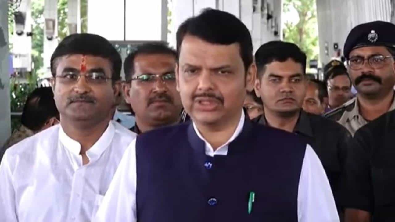 फडणवीस यांनी एका मंत्र्याला झापलं; शिंदे सरकारमध्ये वादाची पहिली ठिणगी?