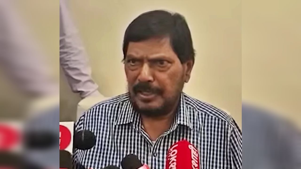 Ramdas Athwale : शिंदेंनी उद्धव ठाकरेंचा तर त्याआधी ठाकरेंनी भाजपाचा केला होता करेक्ट कार्यक्रम, रामदास आठवले यांची टोलेबाजी Ramdas Athwale : शिंदेंनी उद्धव ठाकरेंचा तर त्याआधी ठाकरेंनी भाजपाचा केला होता करेक्ट कार्यक्रम, रामदास आठवले यांची टोलेबाजी