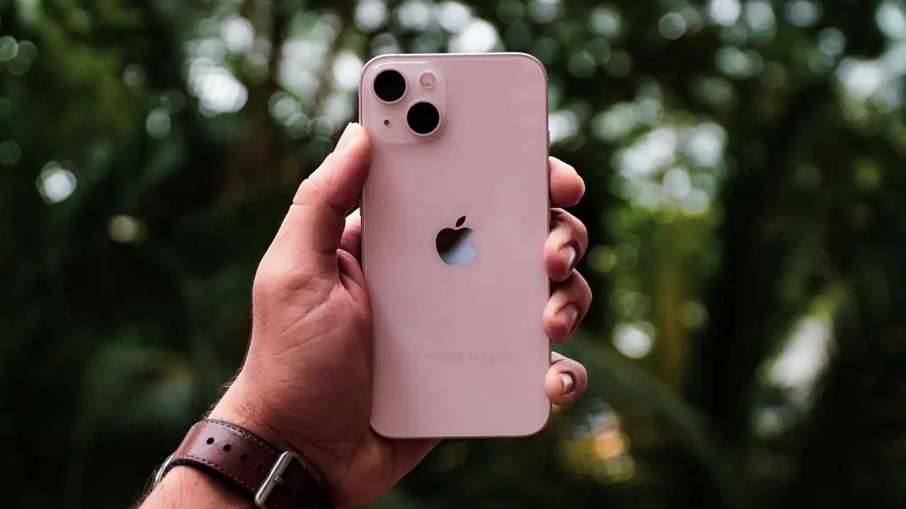 Good news for I Phone lovers!  Amazon and Flipkart sales likely to drop in price  Good news for I Phone lovers Amazon and Flipkart sales likely to drop in price