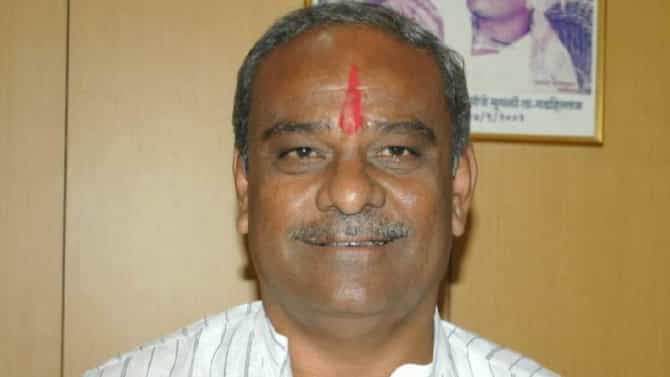 या मंत्र्याचे ह्रदयविकाराच्या तीव्र झटक्याने निधन