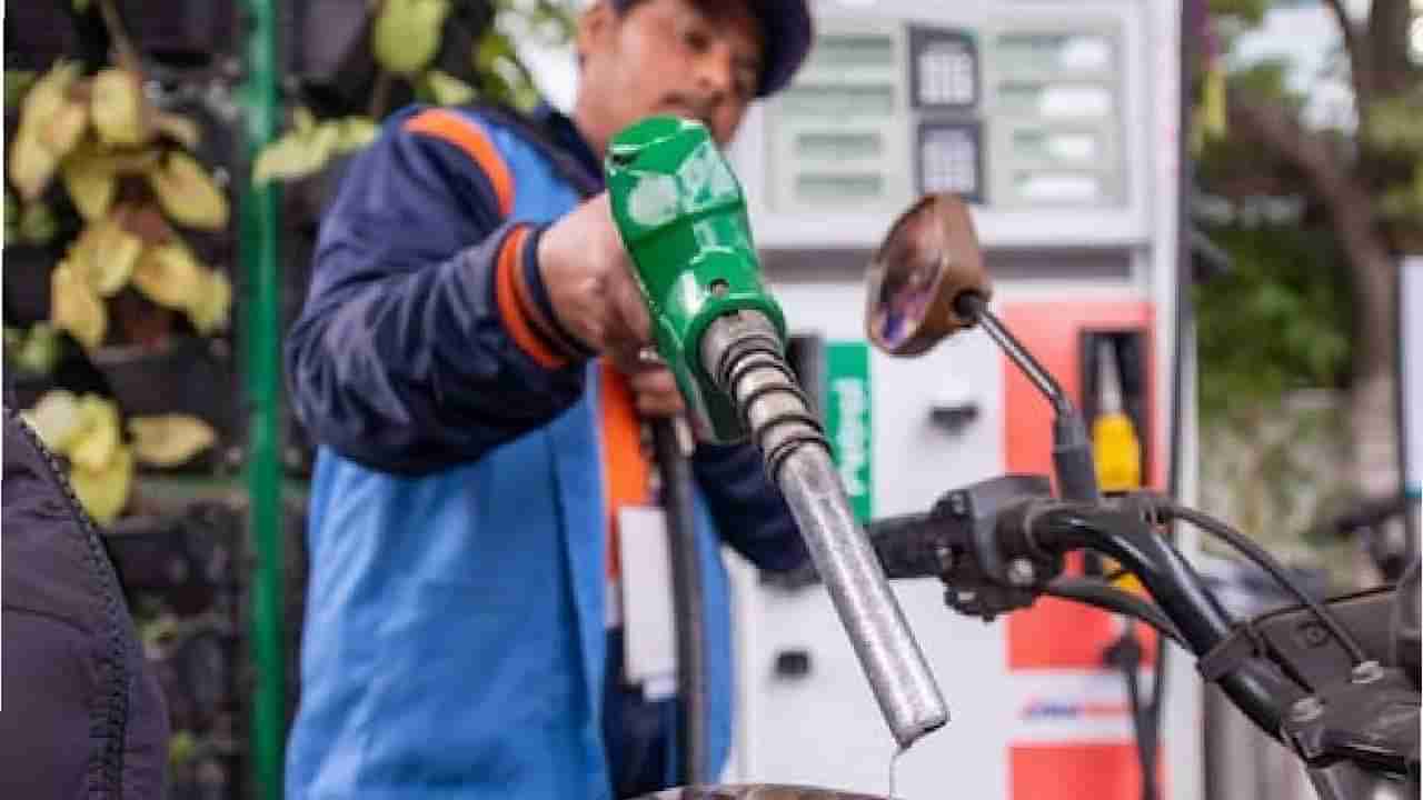 Petrol-Diesel Price | कच्च्या तेलाच्या किंमती निच्चांकी स्तरावर..पेट्रोल-डिझेलच्या किंमती कमी करण्यासाठी सरकारी कंपन्यांवर दबाव