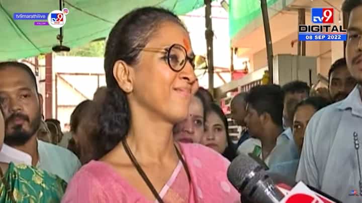 Supriya Sule : राज्याला दोन मुख्यमंत्र्यांची गरज, एक मंत्रालयात बसून काम करणारा आणि दुसरा...; सुप्रिया सुळेंचा शिंदेंना टोला Supriya Sule : राज्याला दोन मुख्यमंत्र्यांची गरज, एक मंत्रालयात बसून काम करणारा आणि दुसरा...; सुप्रिया सुळेंचा शिंदेंना टोला