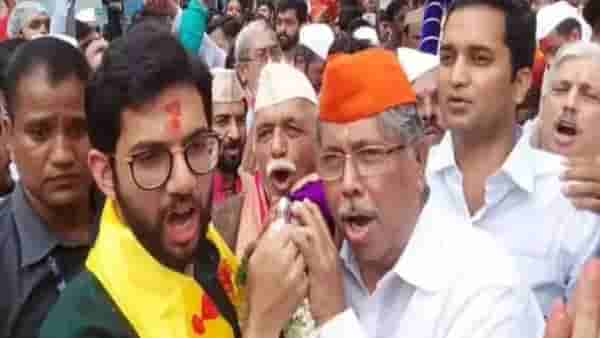 Pune : गणेश विसर्जन मिरवणूकीत चंद्रकांत दादा अन् आदित्य ठाकरे एकत्र, नेमके पुण्यात घडले तरी काय?