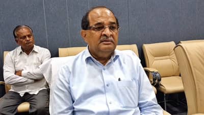 Lumpy skin disease : लम्पीचा प्रसार माणसांमध्ये होत नाही, घाबरून जाऊ नये; राधाकृष्ण विखेंचं आवाहन