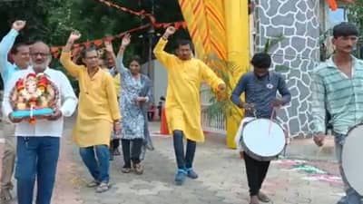 Akola Ganesha Visarjan : कुठे ढोल ताशांचा निनाद, तर कुठे दिंडीचा दणदणाट, अकोल्यात असे झाले गणेश विसर्जन