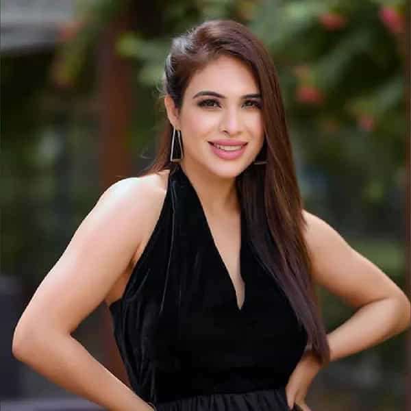 अभिनेत्री नेहा मलिक कायमच चर्चेत असते. नेहा आपल्या चाहत्यांसाठी नेहमीच विविध प्रकारचे फोटो आणि व्हिडीओ शेअर करते.