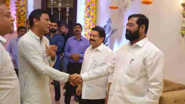 MNS : बीएमसीत शिंदे गट मनसेला सोबत घेण्याच्या मनसुब्यात? गणपती दर्शनासाठी देशपांडे-धुरी यांची वर्षावारी