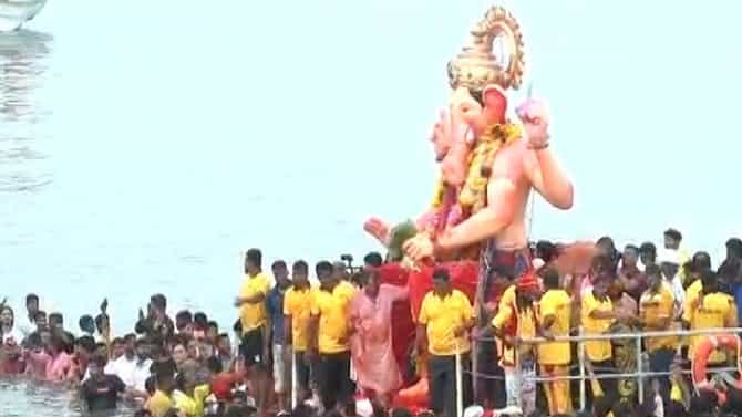 Lalbaugcha Raja Visarjan 2022: लौट के तुझको आना हैं! भरल्या डोळ्यांनी लालबागच्या राजाचं विसर्जन
