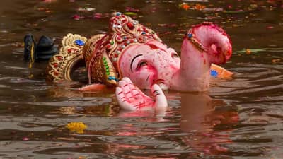 गणेश विसर्जन करताना 13 जण बुडाले; या राज्यात घडल्या दुर्देवी घटना; 4 भावंडं गेली वाहून