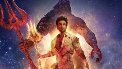 Brahmastra First Review: Ranbir-Alia स्टारर ब्रह्मास्त्रचा रिव्यू , पाहा कसा आहे सिनेमा