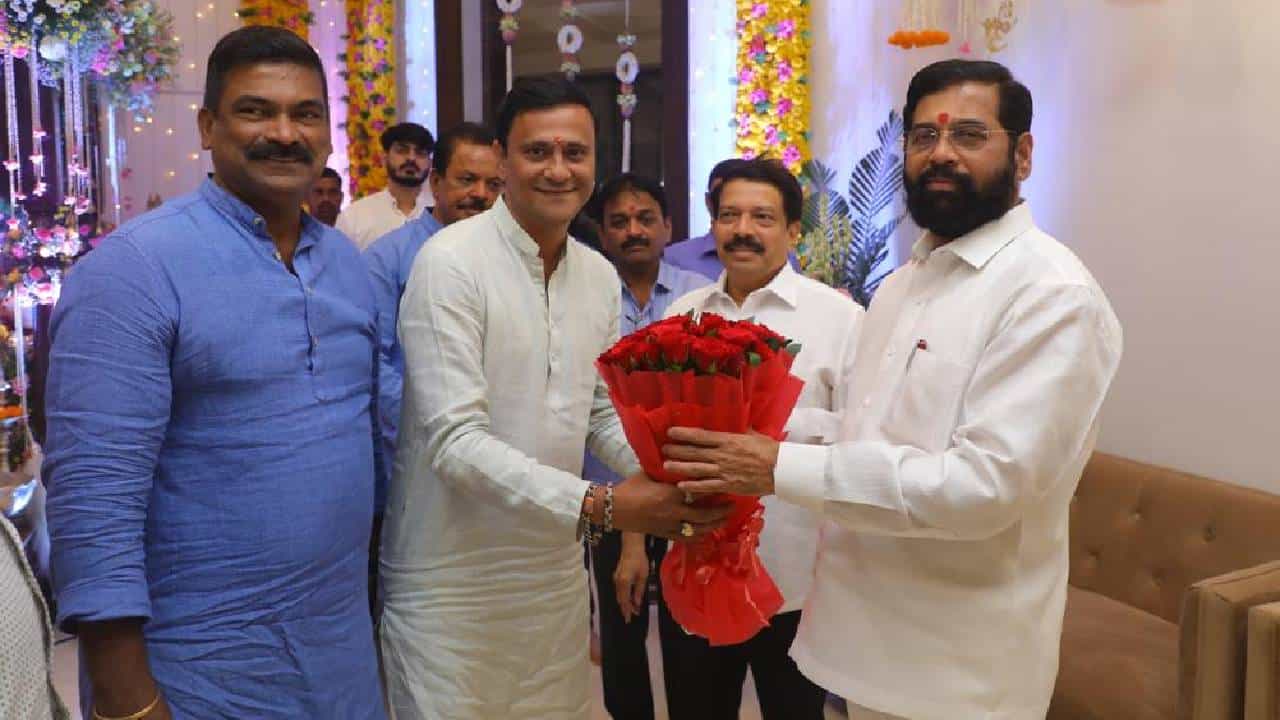 संदीप देशपांडे आणि एकनाथ शिंदे यांची भेट, युतीच्या चर्चांना उधाण संदीप देशपांडे आणि एकनाथ शिंदे यांची भेट, युतीच्या चर्चांना उधाण