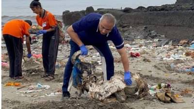 Mumabai : गणपती विसर्जन दणक्यात अन् स्वच्छता मोहिमही जोमात, विसर्जनानंतर अवघ्या काही तासात राजकीय नेतेही लागले कामाला..!