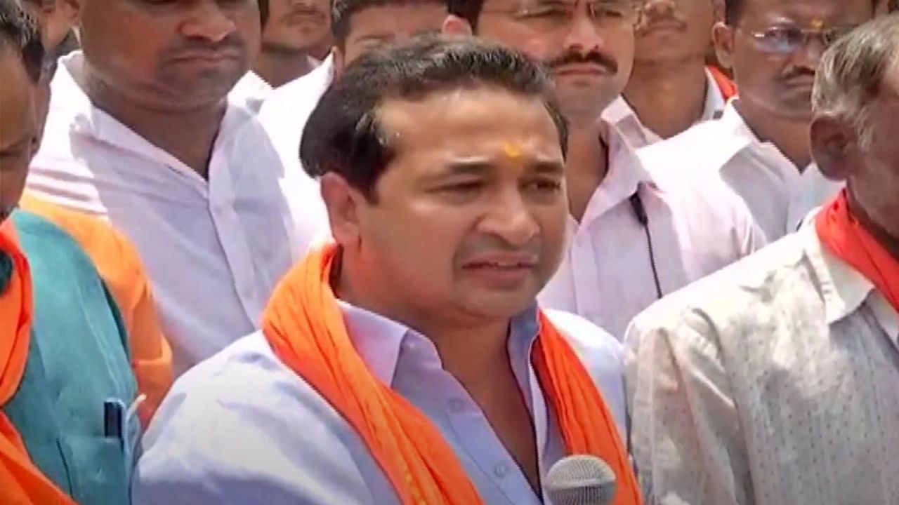 Nitesh Rane : देवेंद्र फडणवीसांना हिंदुहृदयसम्राट म्हणण्यात चुकीचं काय? हिंदू जनआक्रोश मोर्चात नितेश राणेंचे उद्गार, शिवसेनेवर टीका