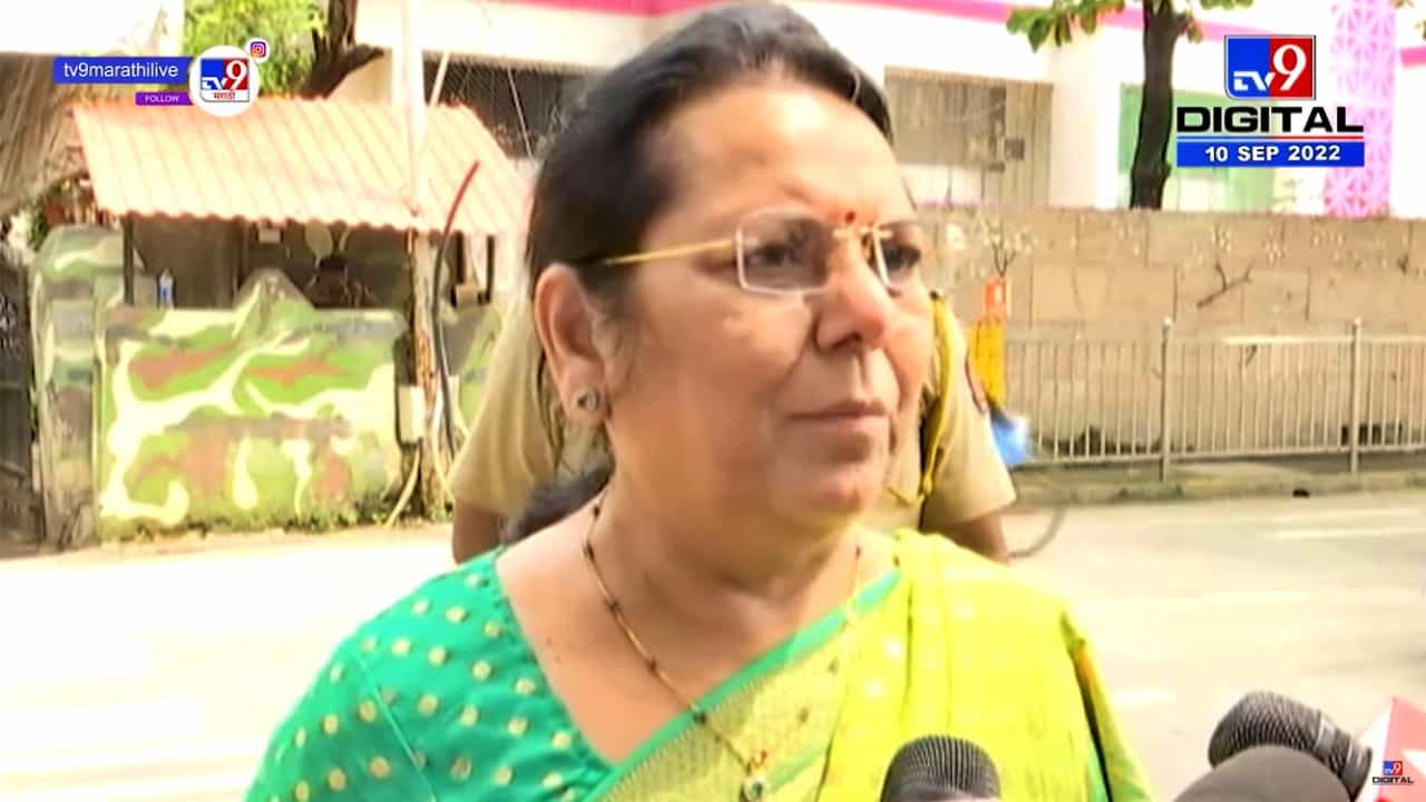 Neelam Gorhe : काही लोक राजकारणासाठी हिंदुत्वाचा वापर करतात, त्यावर काय बोलणार? नीलम गोऱ्हेंचा नितेश राणेंना टोला Neelam Gorhe : काही लोक राजकारणासाठी हिंदुत्वाचा वापर करतात, त्यावर काय बोलणार? नीलम गोऱ्हेंचा नितेश राणेंना टोला
