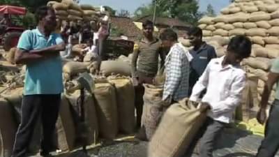 गोंदियातील धान खरेदी केंद्रावर अनियमितता, कारवाई न करण्यासाठी प्रशासनावर दबाव कुणाचा ?