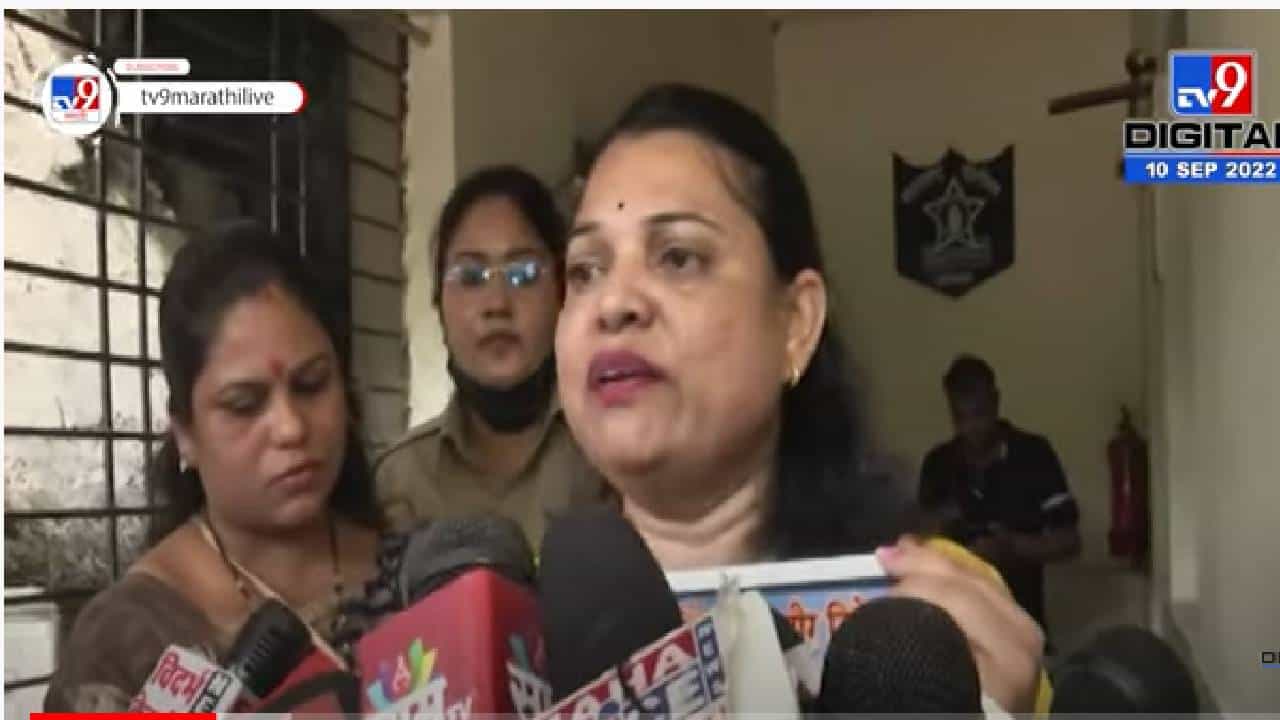 Navneet Rana यांच्या विरोधात पोलीस कुटुंब आक्रमक Navneet Rana यांच्या विरोधात पोलीस कुटुंब आक्रमक