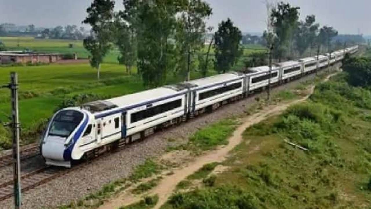 नव्या वंदे भारत ट्रेनने बुलेट ट्रेनचा रेकॉर्ड मोडला. 52 सेकंदात 100  किमी वेग, अहमदाबाद-मुंबई अंतर केवळ पाच तासात