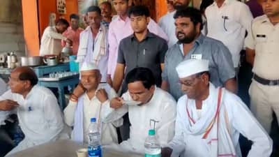 Raosaheb Danve : रावसाहेब दानवेंची कार्यकर्त्यांसोबत चाय पे चर्चा! बशीमधून फुरके मारत लुटला चहा पिण्याचा आनंद