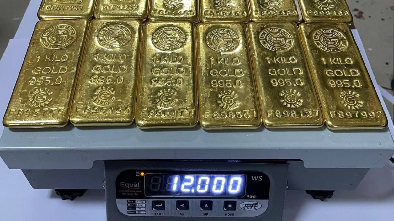 Mumbai Gold : मुंबई विमानतळावरुन 5.38 कोटी रुपये किंमतीचं 12 किलो सोनं जप्त! कुणी लपवलं चक्क बेल्टमध्ये सोनं?