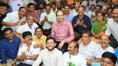 Shivsena Vs Shinde: दादर राड्याप्रकरणी जामीन मिळालेल्या 5 शिवसैनिकांचं मातोश्रीवर कौतुक, उद्धव ठाकरे म्हणाले..