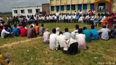 धक्कादायक, शाळेत काही तरुण पोहचले हत्यारं घेऊन, मुलींना म्हणाले दोस्ती करा नाहीतर...