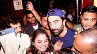 ब्रह्मास्त्र चित्रपट थिएटरमध्ये सुरू असताना रणबीर कपूरची प्रत्यक्षात एन्ट्री, पुढे काय झाले पाहा....