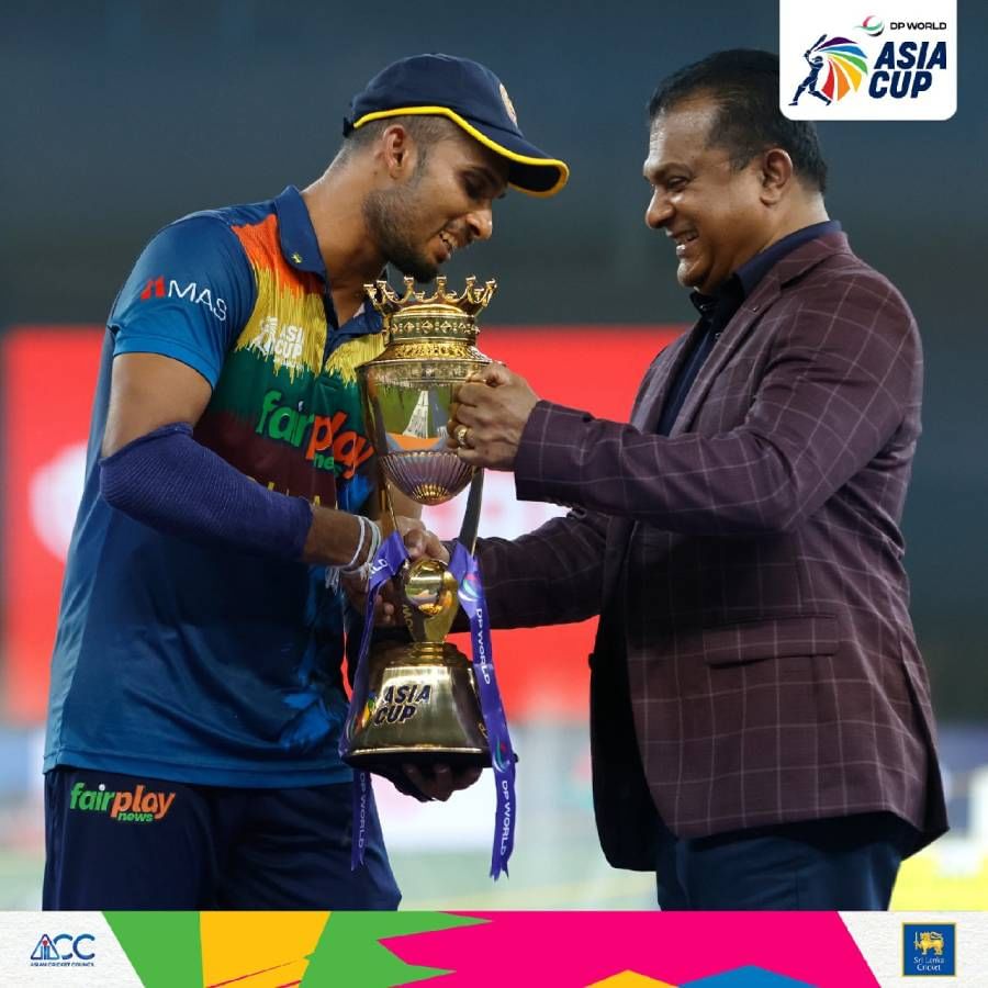 सर्वाधिक विकेट घेणारे गोलंदाज  भुवनेश्वर कुमार (भारत) - 11 विकेट्स वानिंदू हसरंगा (श्रीलंका)- 9 विकेट्स शादाब खान (पाकिस्तान) - 8 विकेट (भाषेसह इनपुट)