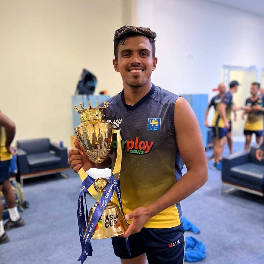 कालच्या सामन्या श्रीलंकेच्या खेळाडूंनी चांगली कामगिरी केली, त्यामुळे त्यांनी एकहाती विजय मिळविला. काल त्यांनी सहाव्यांदा चषकावर आपलं नाव कोरलं आहे. विजयानंतर श्रीलंकेच्या खेळाडूंनी ड्रेसिंग रुममध्ये सुद्धा आनंद साजरा केला. 