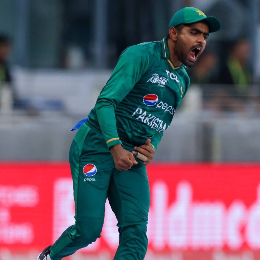 आशिया चषक सुरु झाल्यापासून पाकिस्तान संघ चांगला खेळला आहे, परंतु त्यांच्या कर्णधाराला साजेशी खेळी करता आलेली नाही. त्यामुळे त्याचे अनेक मीम्स सोशल मीडियावर व्हारल झाले आहेत.