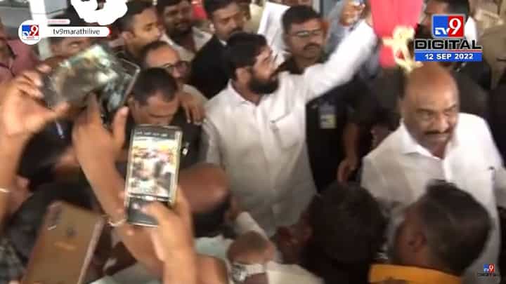 औरंगाबाद विमानतळावर मुख्यमंत्र्यांचा जलवा! औरंगाबाद विमानतळावर मुख्यमंत्र्यांचा जलवा!