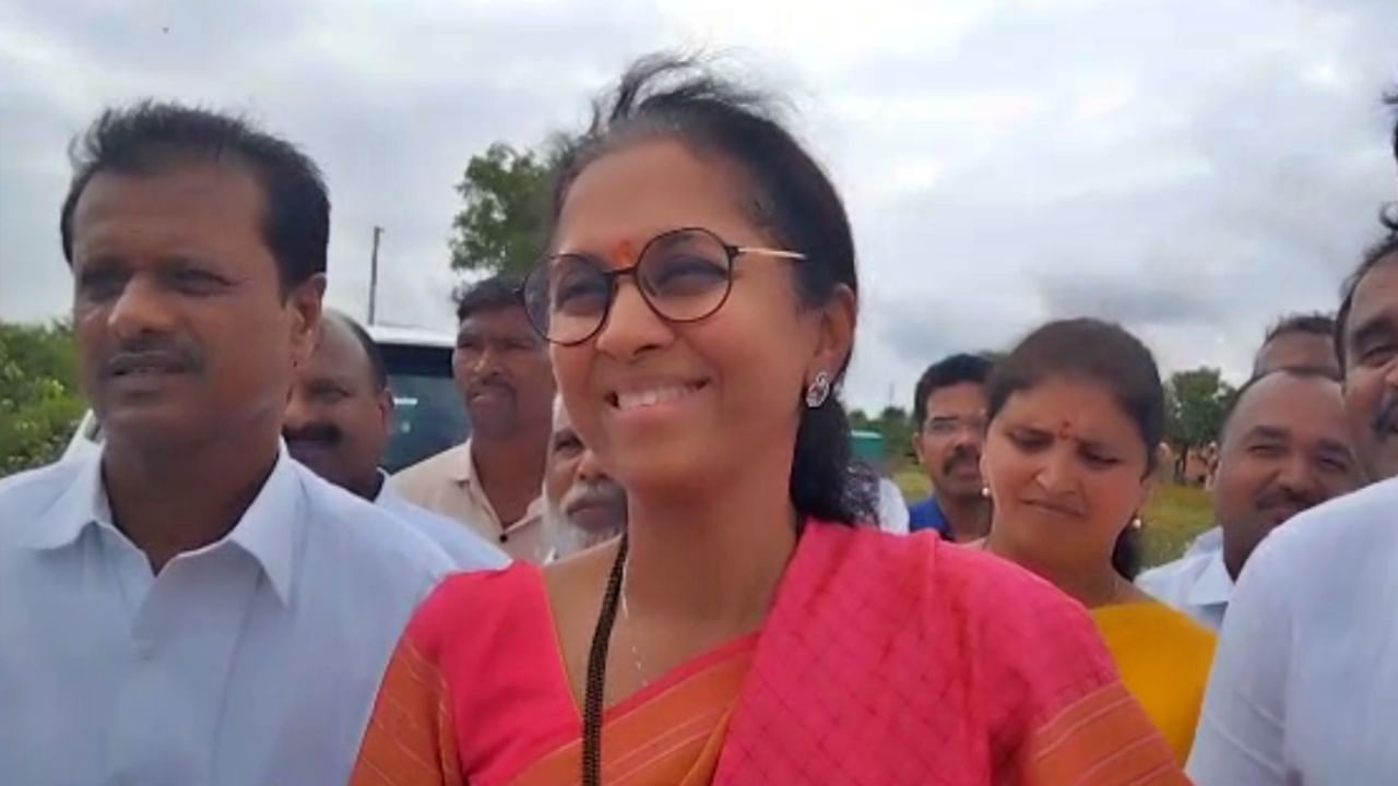 Supriya Sule : सत्ता तर ओरबाडून घेतली, कामाचा मात्र पत्ता नाही; पुरंदरमधल्या नुकसानग्रस्त भागाच्या पाहणीनंतर सुप्रिया सुळेंची टीका